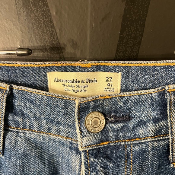 Abercrombie & Fitch Classic Blue Denim Jeans - Picture 2 of 3